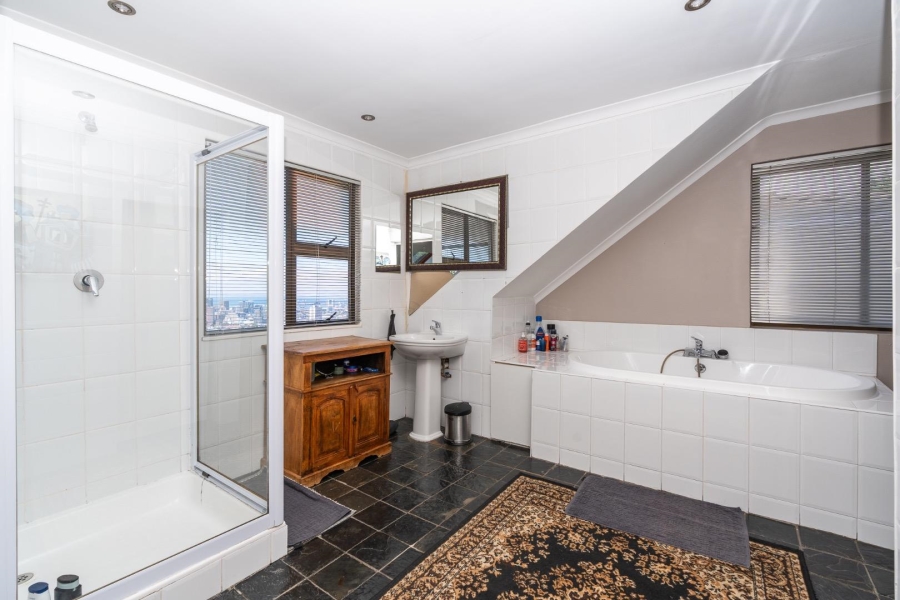 5 Bedroom Property for Sale in Oranjezicht Western Cape